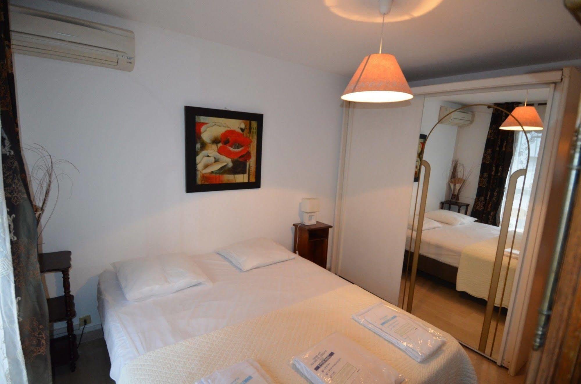 Appartement 6 Personnes Avec Terrasse Le Port Nisa Exterior foto